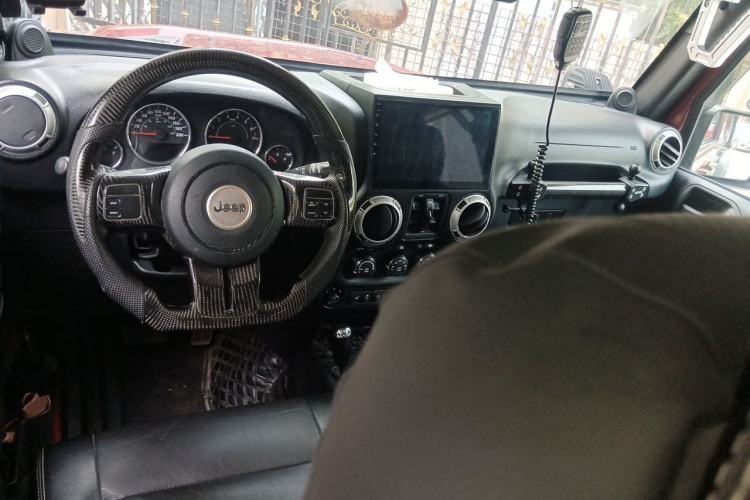 Used Jeep Wrangler 2012 3.6L Sahara Four-Door Edition Center Console