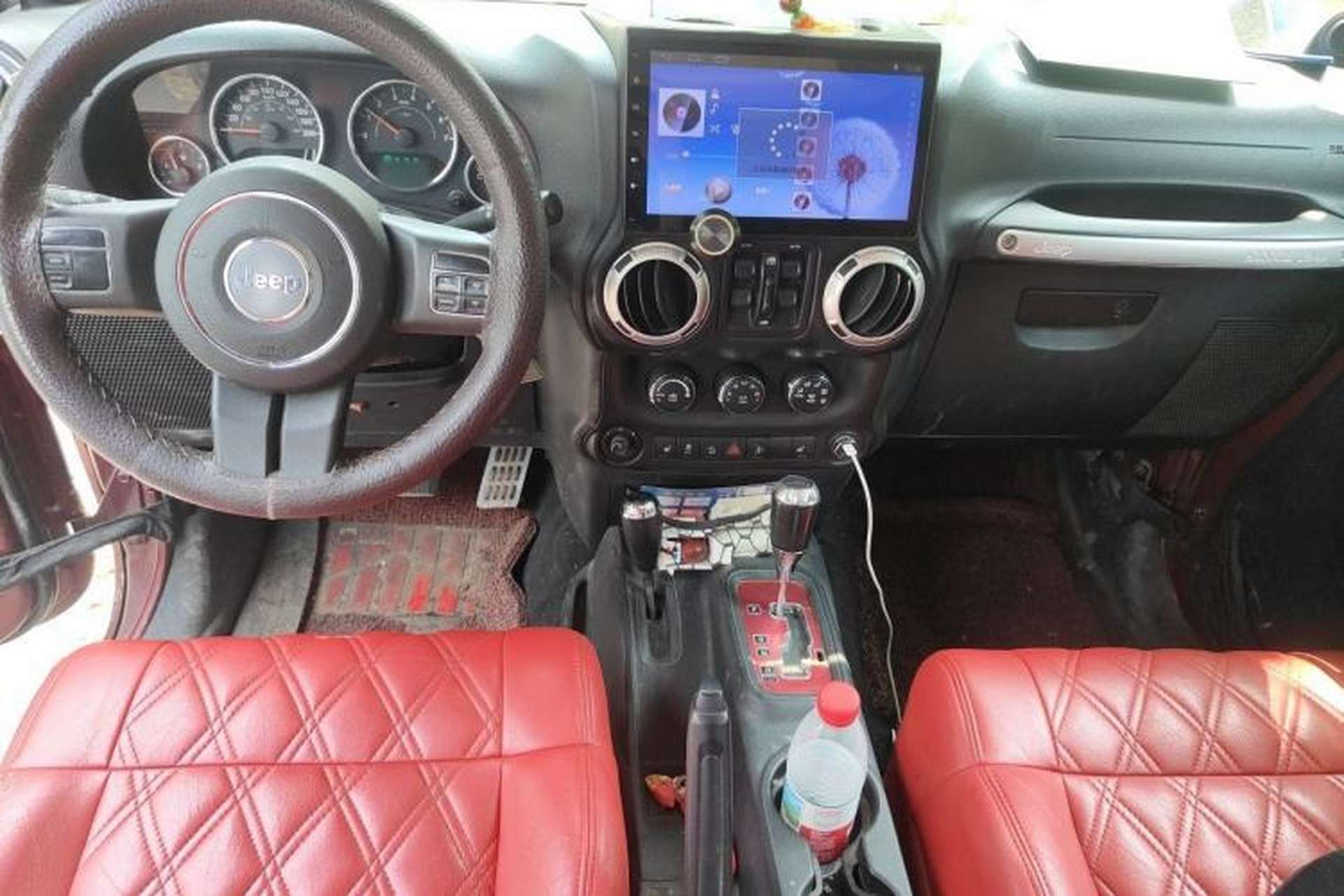 Used Jeep Wrangler 2012 3.6L Sahara Four-Door Edition Center Console