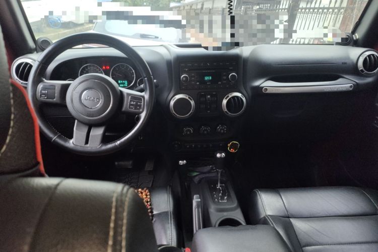 Used Jeep Wrangler 2012 3.6L Sahara Four-Door Edition Center Console