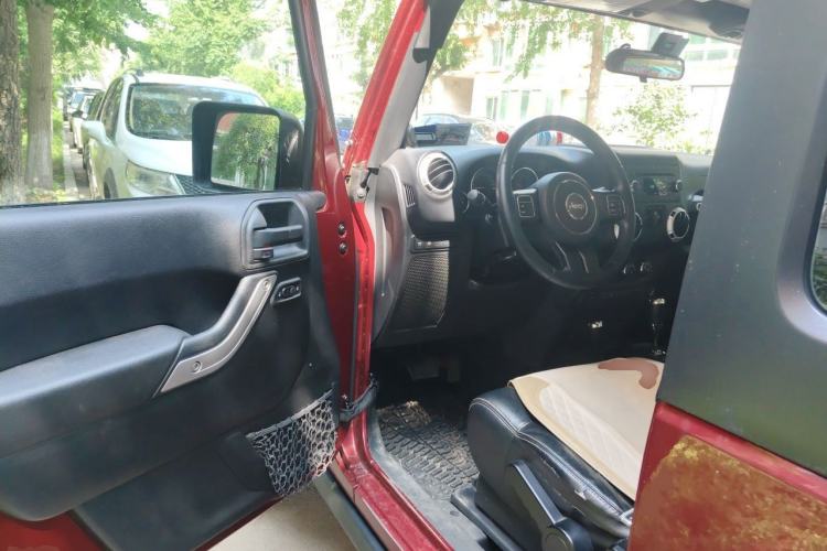 Used Jeep Wrangler 2012 3.6L Rubicon two-door model Driver Seat