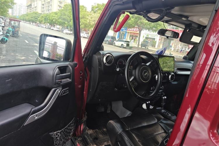 Used Jeep Wrangler 2012 3.6L Sahara Four-Door Edition Driver Seat
