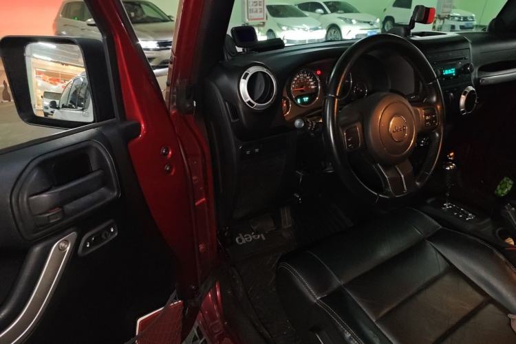 Used Jeep Wrangler 2012 3.6L Rubicon two-door model Driver Seat