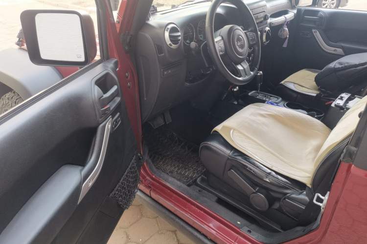 Used Jeep Wrangler 2012 3.6L Rubicon two-door model Driver Seat