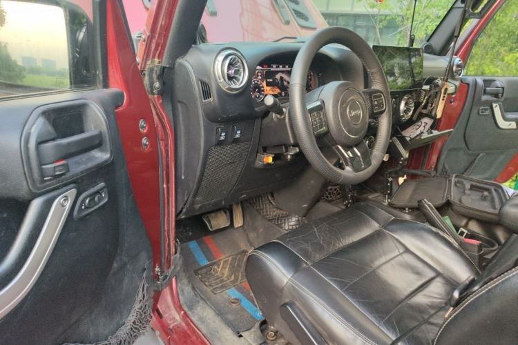 Used Jeep Wrangler 2012 3.6L Rubicon Four-Door Edition Driver Seat