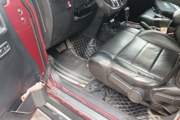 Used Jeep Wrangler 2012 3.6L Sahara Four-Door Edition Driver Seat
