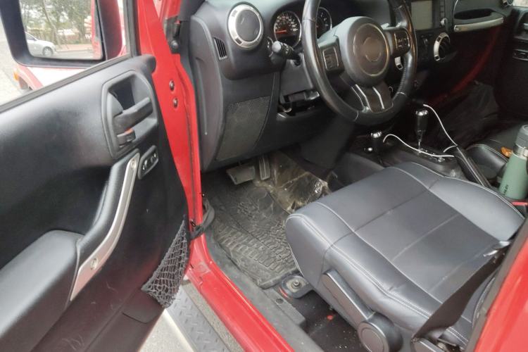 Used Jeep Wrangler 2012 3.6L Sahara Four-Door Edition Driver Seat