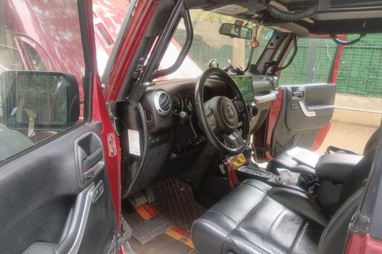 Used Jeep Wrangler 2012 3.6L Rubicon two-door model Driver Seat