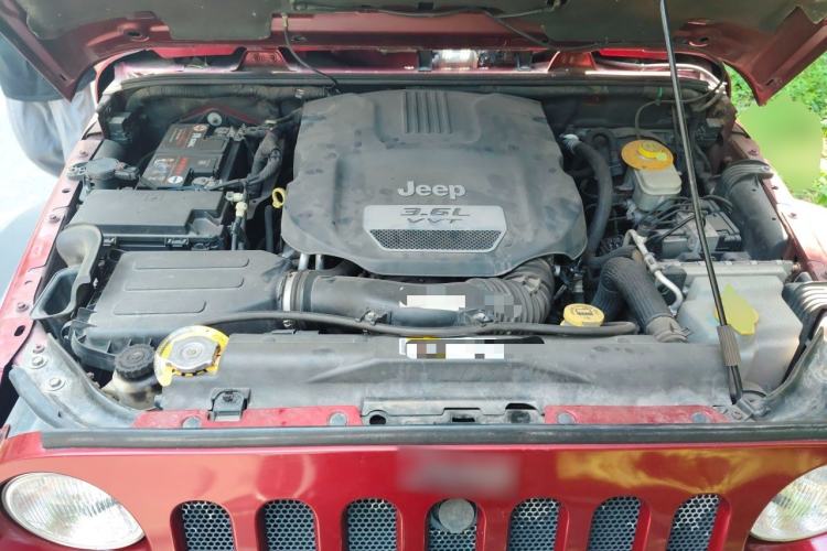 Used Jeep Wrangler 2012 3.6L Rubicon two-door model Engine Bay
