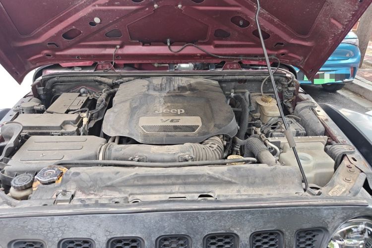 Used Jeep Wrangler 2012 3.6L Sahara Four-Door Edition Engine Bay