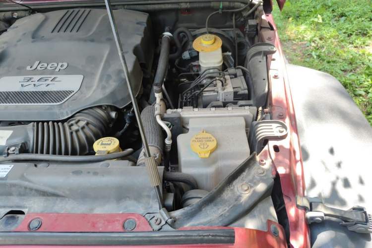 Used Jeep Wrangler 2012 3.6L Rubicon two-door model Engine Bay Left