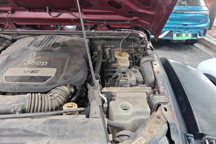 Used Jeep Wrangler 2012 3.6L Sahara Four-Door Edition Engine Bay Left