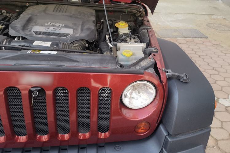 Used Jeep Wrangler 2012 3.6L Rubicon two-door model Engine Bay Left