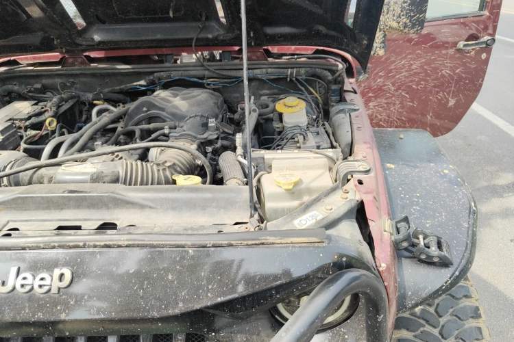 Used Jeep Wrangler 2012 3.6L Sahara Four-Door Edition Engine Bay Left