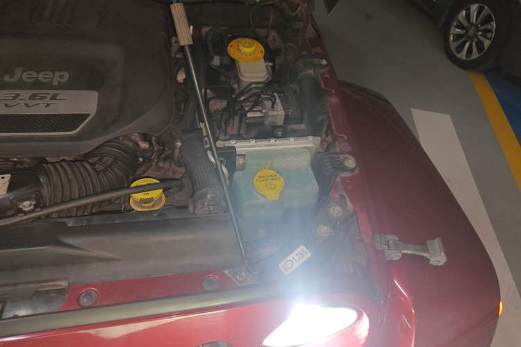 Used Jeep Wrangler 2012 3.6L Sahara Four-Door Edition Engine Bay Left