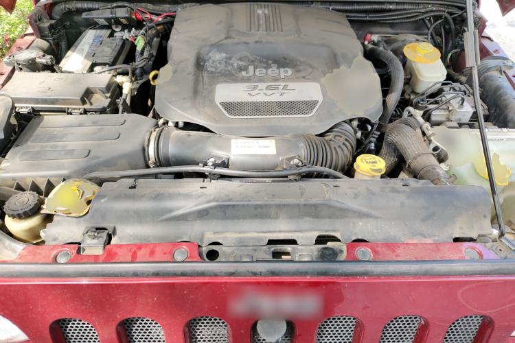 Used Jeep Wrangler 2012 3.6L Rubicon two-door model Engine Bay