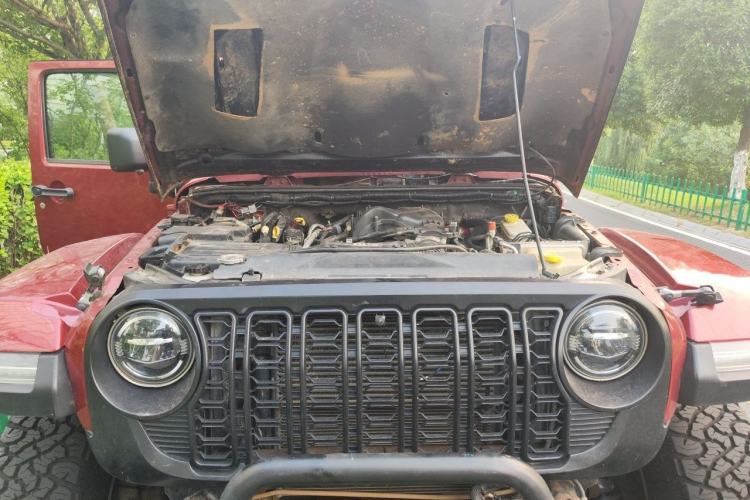 Used Jeep Wrangler 2012 3.6L Rubicon Four-Door Edition Engine Bay
