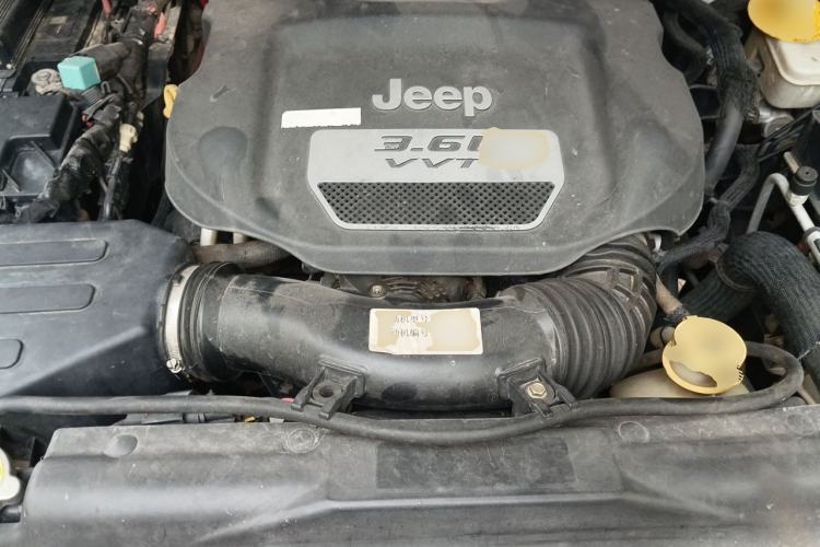Used Jeep Wrangler 2012 3.6L Sahara Four-Door Edition Engine Bay