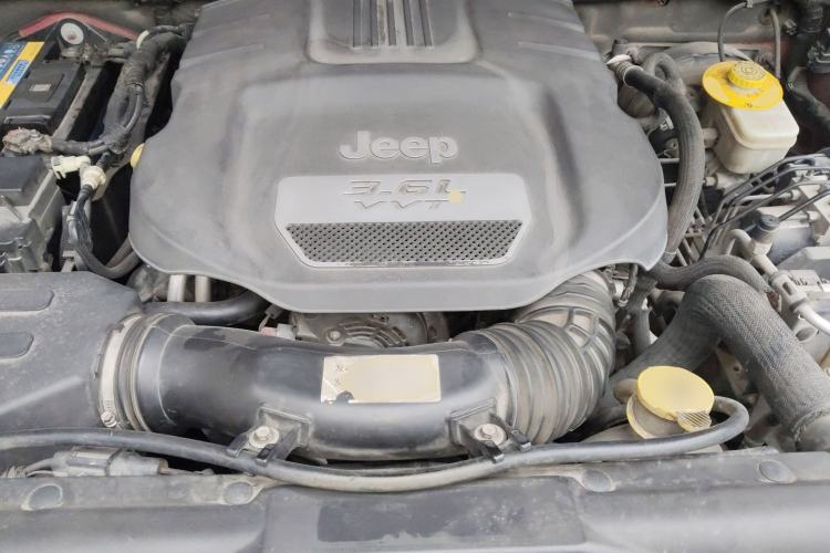 Used Jeep Wrangler 2012 3.6L Sahara Four-Door Edition Engine Bay
