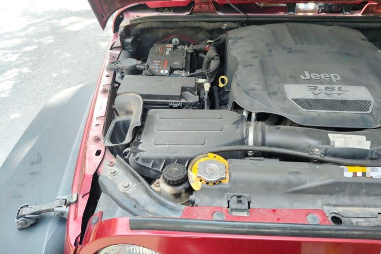 Used Jeep Wrangler 2012 3.6L Rubicon two-door model Engine Bay Right