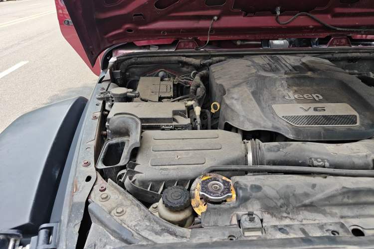 Used Jeep Wrangler 2012 3.6L Sahara Four-Door Edition Engine Bay Right