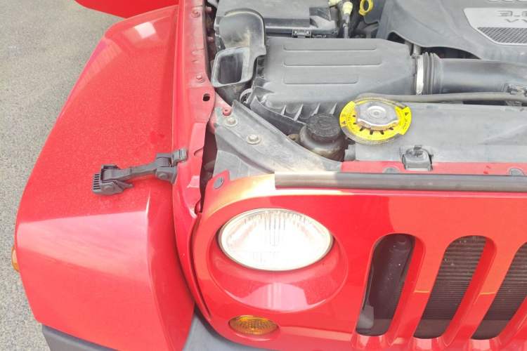 Used Jeep Wrangler 2012 3.6L Sahara two-door version Engine Bay Right
