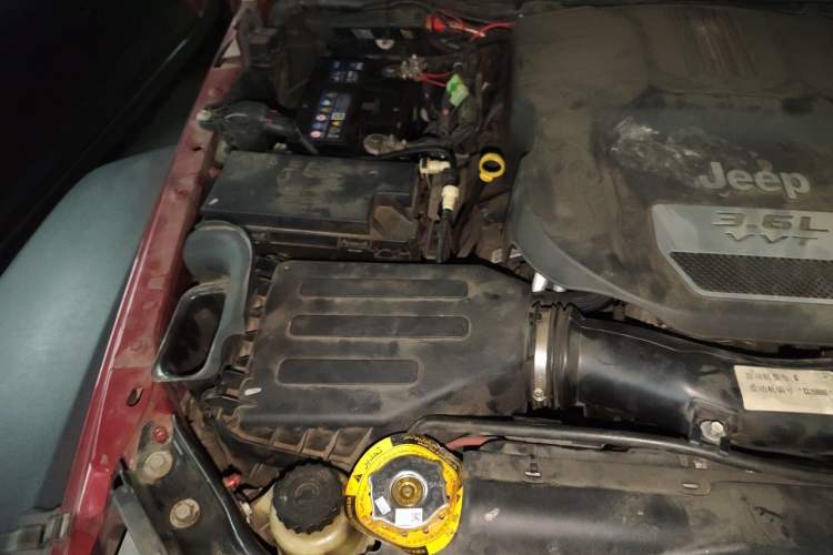 Used Jeep Wrangler 2012 3.6L Rubicon two-door model Engine Bay Right