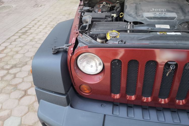 Used Jeep Wrangler 2012 3.6L Rubicon two-door model Engine Bay Right