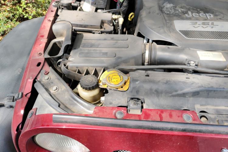 Used Jeep Wrangler 2012 3.6L Rubicon two-door model Engine Bay Right