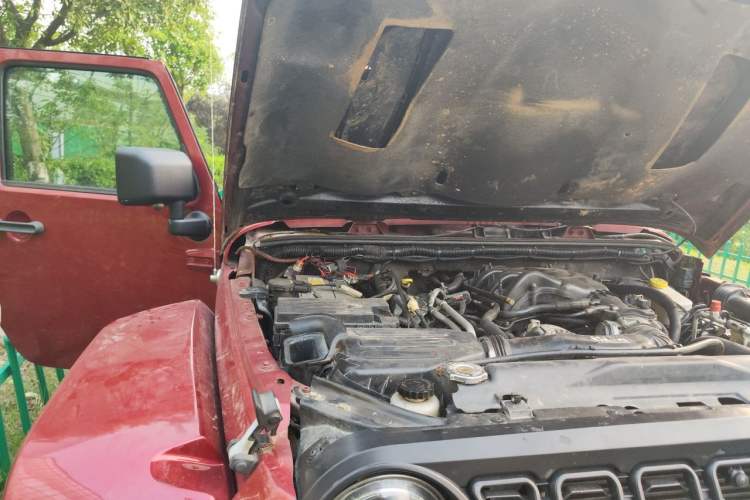 Used Jeep Wrangler 2012 3.6L Rubicon Four-Door Edition Engine Bay Right
