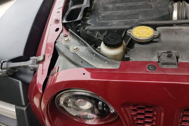 Used Jeep Wrangler 2012 3.6L Sahara Four-Door Edition Engine Bay Right