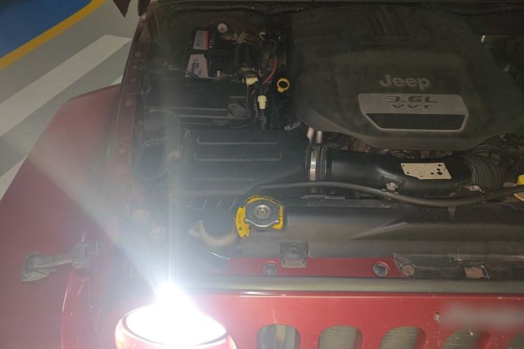 Used Jeep Wrangler 2012 3.6L Sahara Four-Door Edition Engine Bay Right