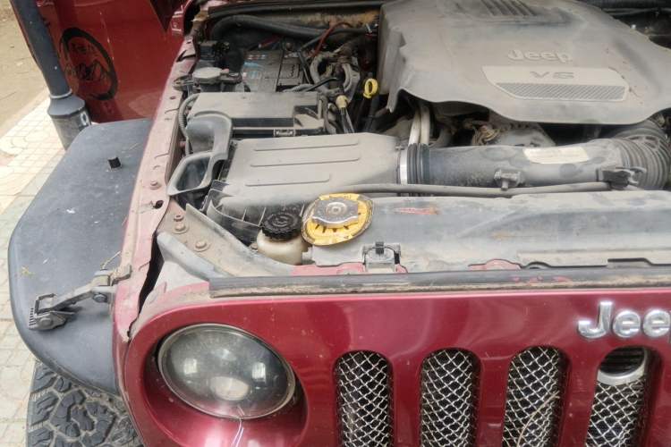 Used Jeep Wrangler 2012 3.6L Rubicon two-door model Engine Bay Right