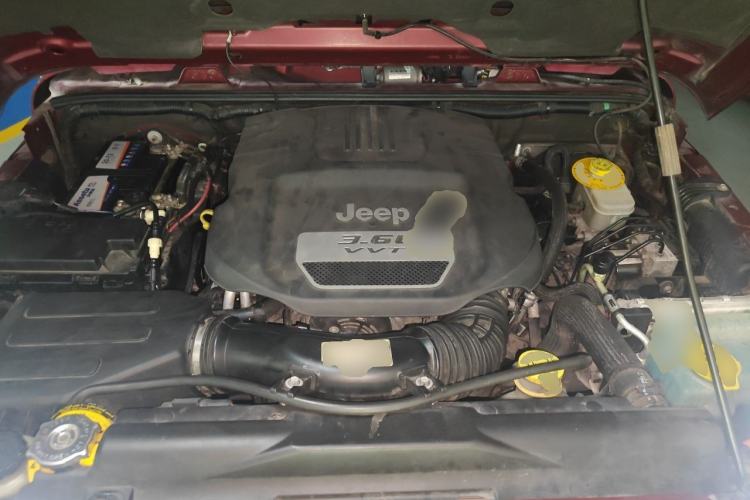 Used Jeep Wrangler 2012 3.6L Sahara Four-Door Edition Engine Bay