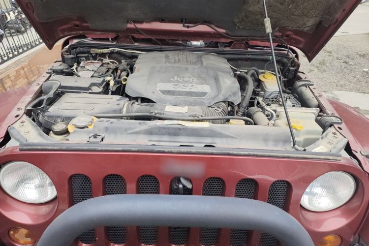Used Jeep Wrangler 2012 3.6L Sahara Four-Door Edition Engine Bay