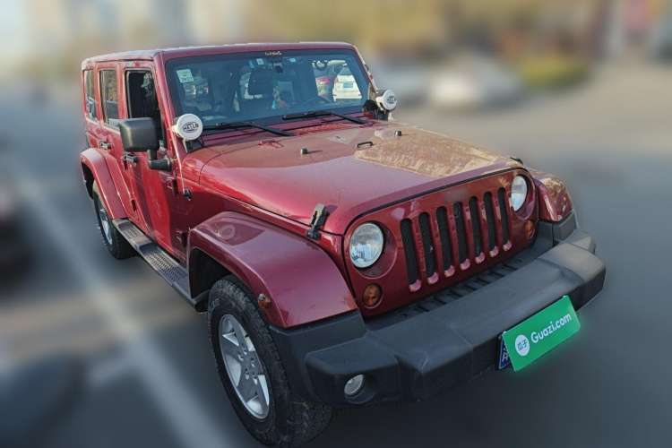 Used Jeep Wrangler 2012 3.6L Sahara Four-Door Edition Front Right 45 Deg