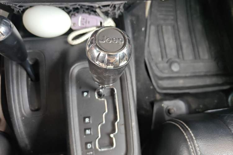 Used Jeep Wrangler 2012 3.6L Sahara Four-Door Edition Gear Lever