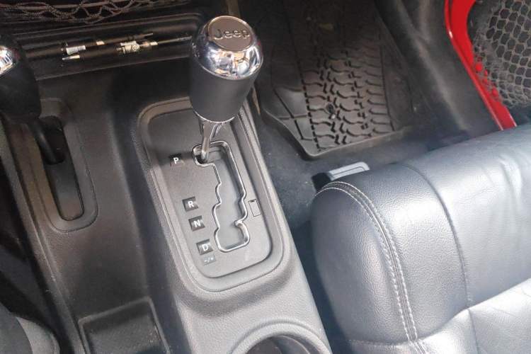 Used Jeep Wrangler 2012 3.6L Sahara two-door version Gear Lever