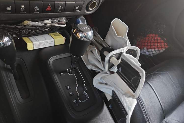 Used Jeep Wrangler 2012 3.6L Sahara Four-Door Edition Gear Lever