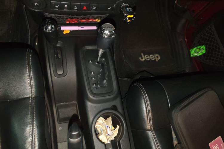 Used Jeep Wrangler 2012 3.6L Rubicon two-door model Gear Lever