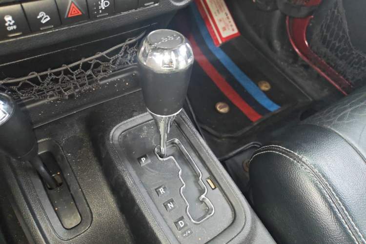 Used Jeep Wrangler 2012 3.6L Sahara Four-Door Edition Gear Lever