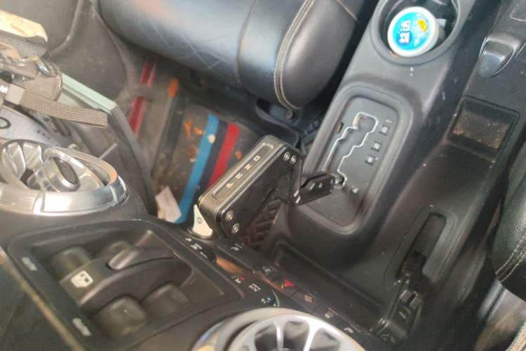 Used Jeep Wrangler 2012 3.6L Rubicon Four-Door Edition Gear Lever