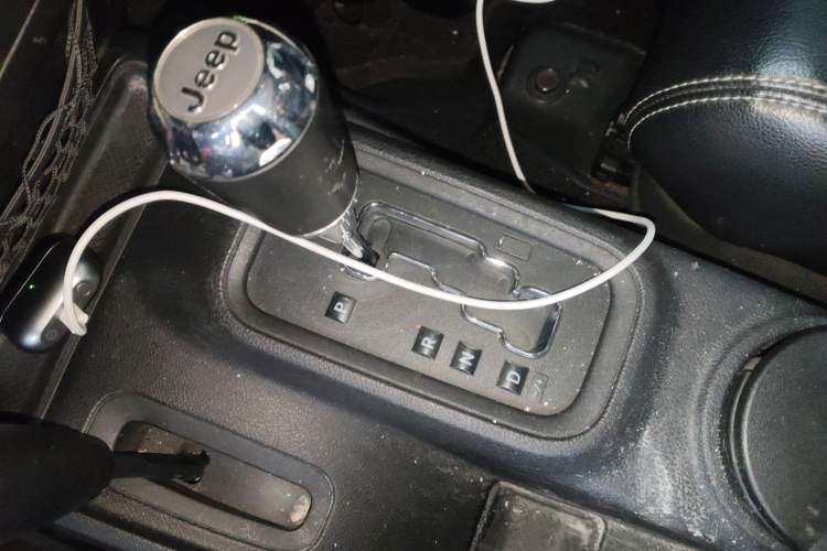 Used Jeep Wrangler 2012 3.6L Sahara Four-Door Edition Gear Lever