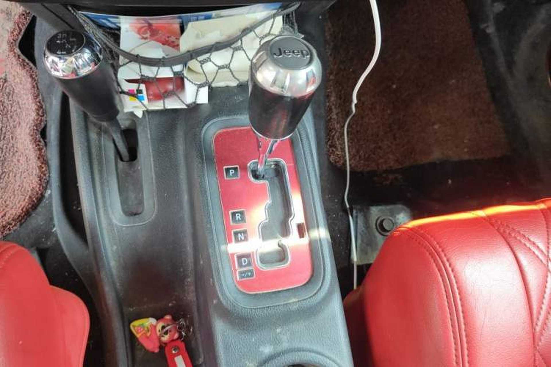 Used Jeep Wrangler 2012 3.6L Sahara Four-Door Edition Gear Lever