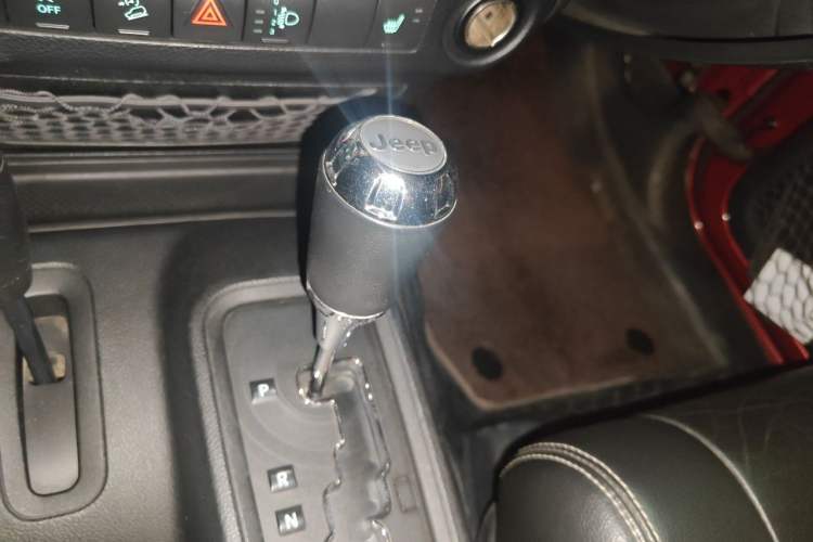 Used Jeep Wrangler 2012 3.6L Sahara Four-Door Edition Gear Lever