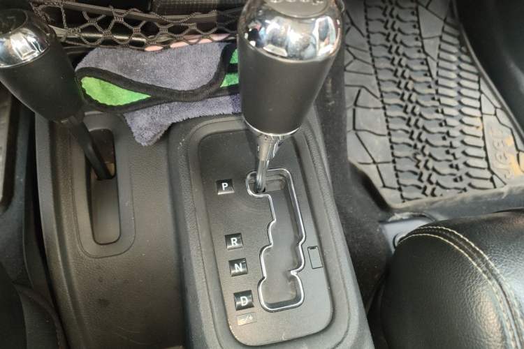 Used Jeep Wrangler 2012 3.6L Sahara Four-Door Edition Gear Lever