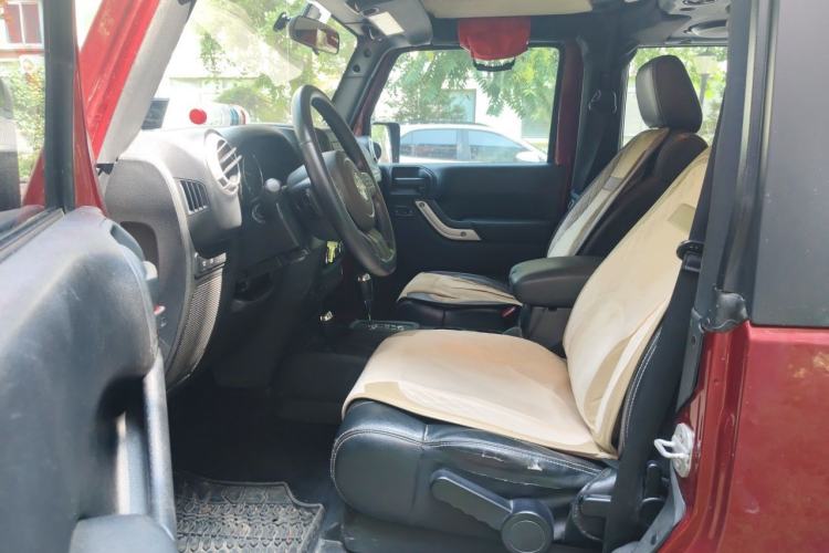 Used Jeep Wrangler 2012 3.6L Rubicon two-door model Left Front Seat