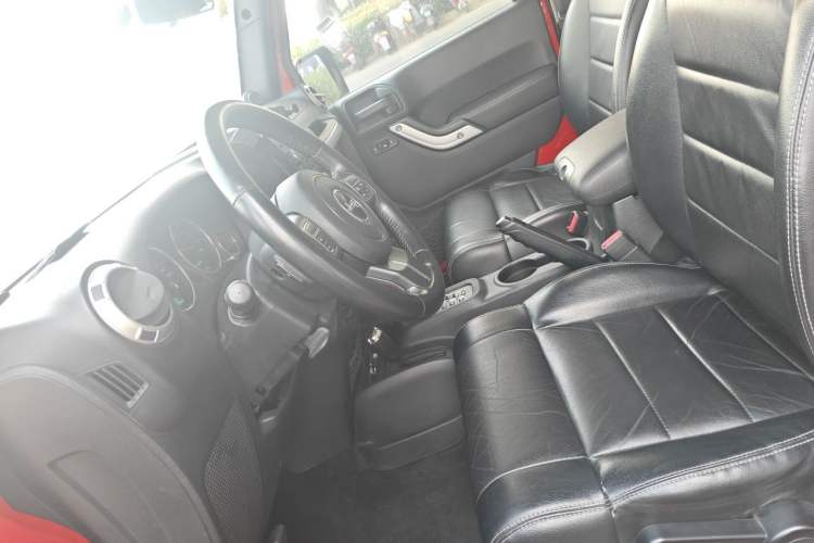 Used Jeep Wrangler 2012 3.6L Sahara two-door version Left Front Seat