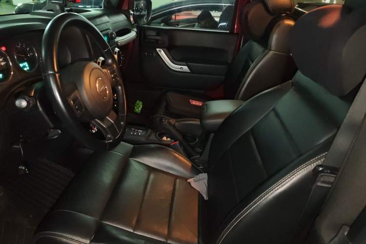 Used Jeep Wrangler 2012 3.6L Rubicon two-door model Left Front Seat