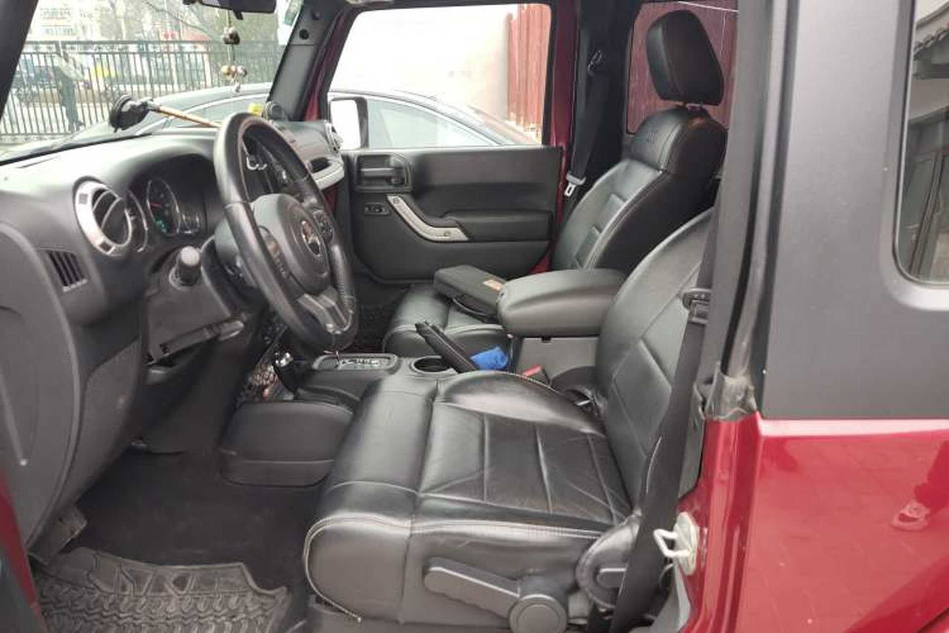 Used Jeep Wrangler 2012 3.6L Sahara two-door version Left Front Seat