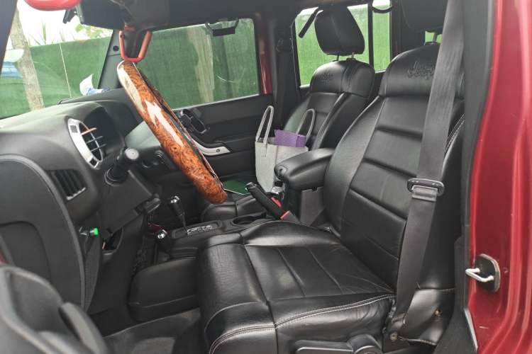 Used Jeep Wrangler 2012 3.6L Sahara Four-Door Edition Left Front Seat